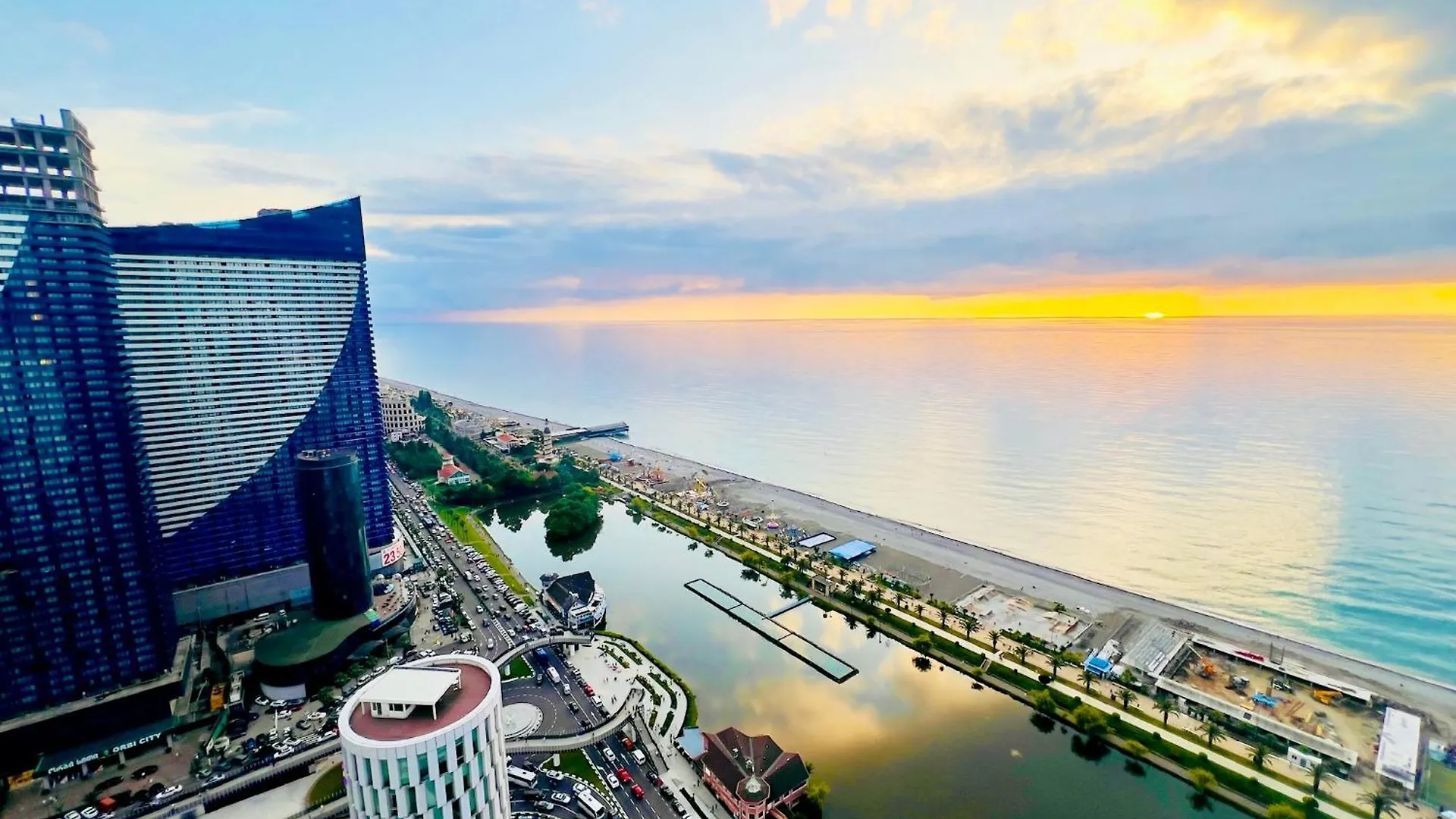 Apartment In Alliance Palace On The Justice Side Batumi 0*,  Georgien